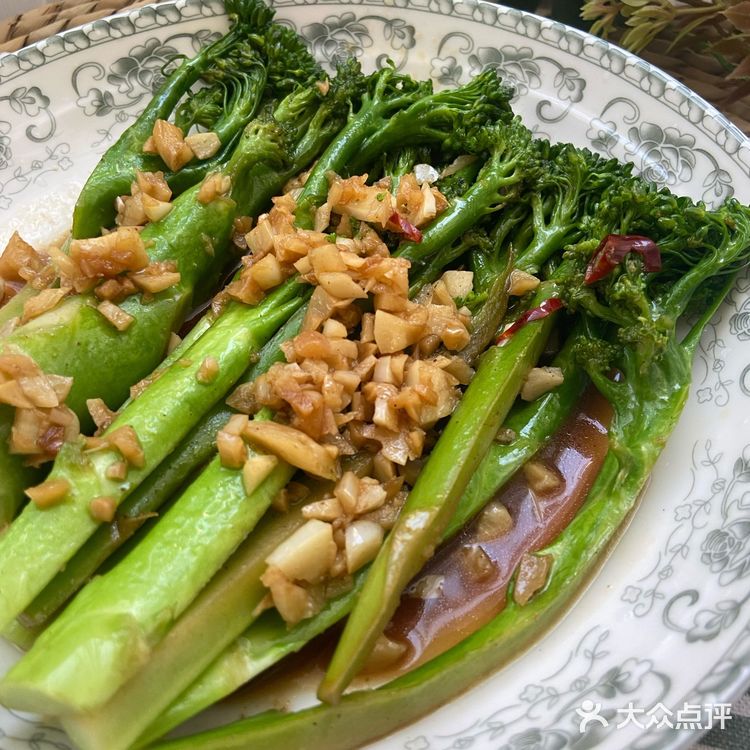 蒜蓉高原西兰苔，清清爽爽的开胃健康菜！