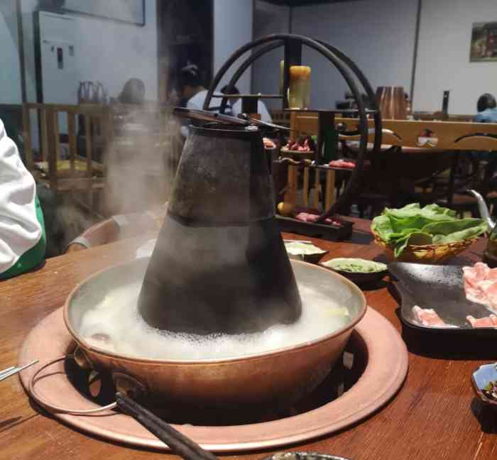鼎锅·老北京铜锅涮肉(燕山店)-"太垃圾的店铺了,团购网上包括锅底,要