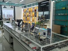 -英伦眼镜蔡司依视路折扣店(通州万达店)