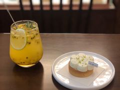百香果气泡水-Ten Olives甜点