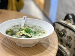 鸡汤荠菜馄饨-弄堂咪道-饭香·面香·馄饨香(汇锦广场店)