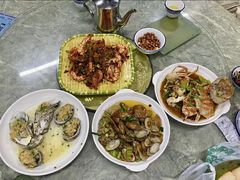 -三亚火车头万人海鲜广场