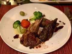 碳烤羊排配蔬菜及迷迭香红酒汁-WOLFGANG PUCK KITCHEN & BAR(迪士尼小镇店)
