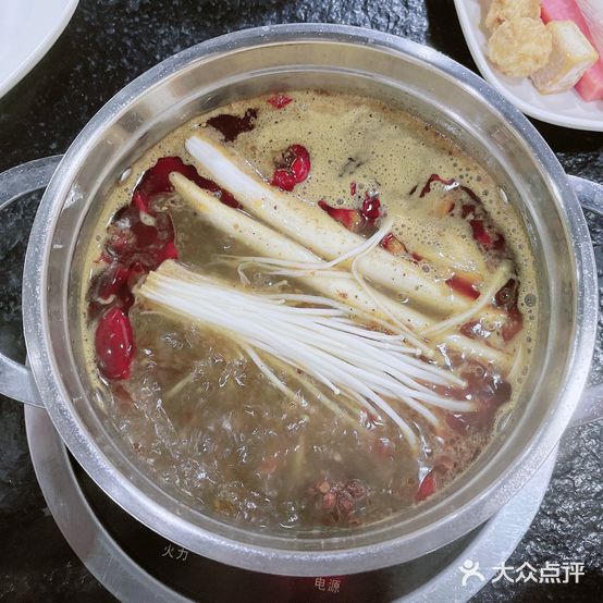 香辣诱惑自助小火锅