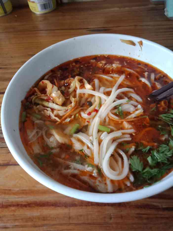 昆明市内好吃的大理耙肉米线就是他们家了