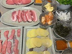 -哈哈碳都·牛肋条无限自助烤肉(台江万达店)