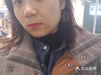 礼品，手工品，饮品都有，挑了两只手工耳坠