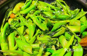 Pork Lard Crumbs Stir-fried with Chinese Broccoli