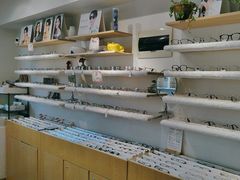 -天空之镜眼镜店蔡司依视路授权店(天通苑店)