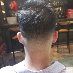 -侨治发型