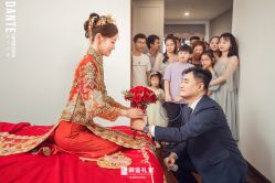 -艾米丽婚纱礼服