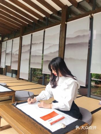 一家佛系的酒店，很符合青城天下幽的调调