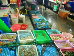 -霞涌市场海鲜摆卖区