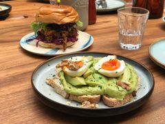 牛油果煮蛋吐司-RAC BAR(安福路店)