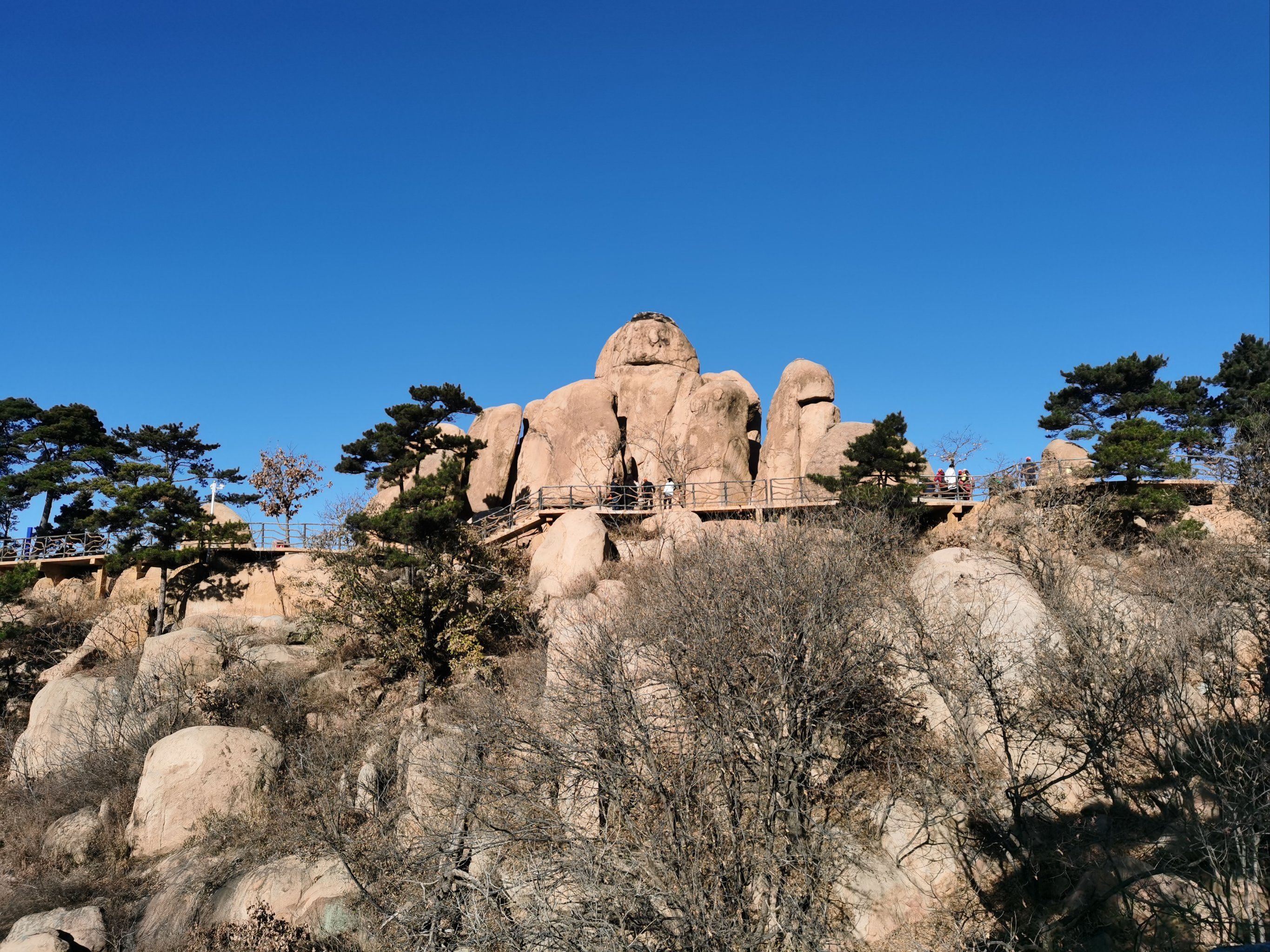 这是我们家乡秦皇岛美丽的龙云谷山峰,欢迎朋友们来玩哦
