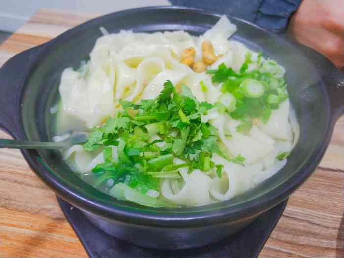秦鼎坊砂锅面皮-"他们家的砂锅面特别的好吃,味道美极了,汤.