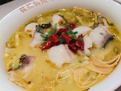 -渝是乎酸菜鱼(龙旗购物中心店)