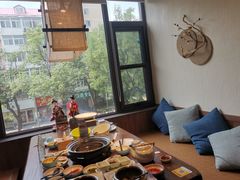 靠窗位-明洞阿姨·韩式酱蟹烤肉·创意料理(三元桥店)