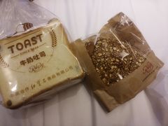 -红宝石·鲜奶小方·海派西点房(南丹店)