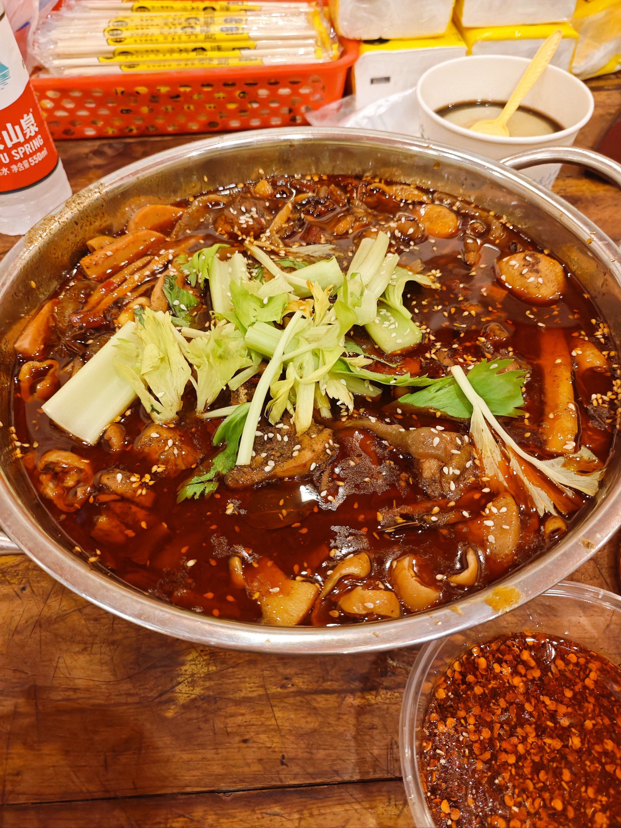 熟人带路!藏在春熙路巷子的芋儿肥肠鸡!