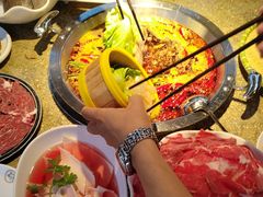 -茅草房·河畔园林火锅