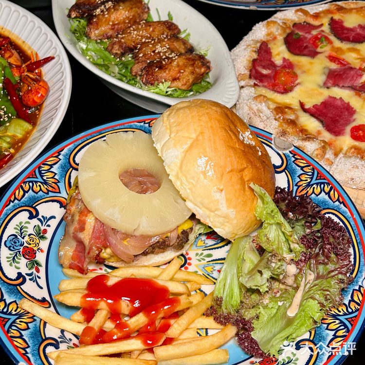 没出国 在郑州！平价餐厅里他真的坠有氛围‼️