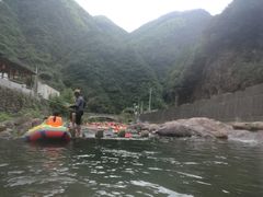 -安吉龙王山峡谷漂流