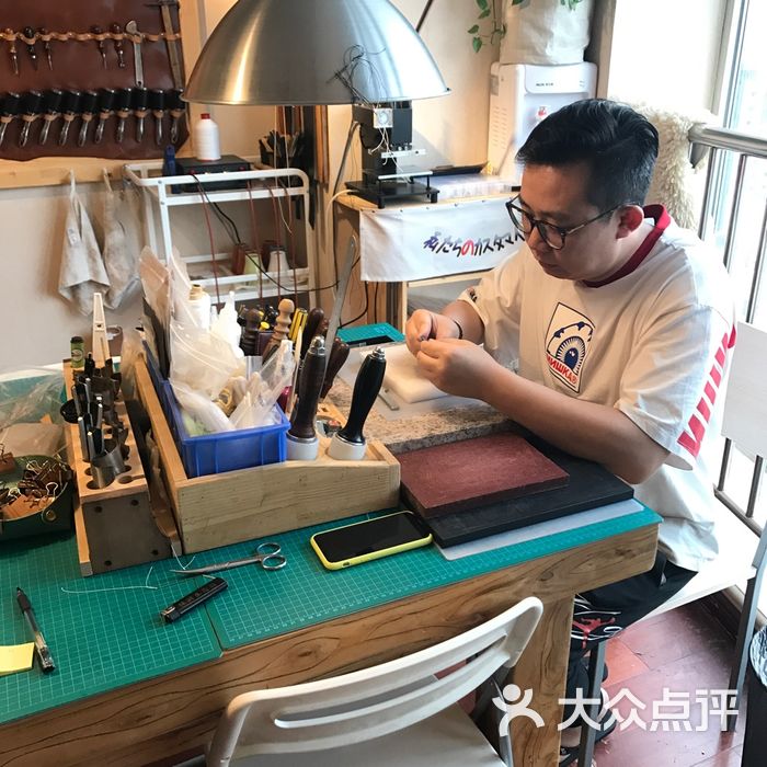 our custom手工皮具皮艺工作室