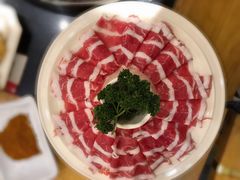 招牌手切肥牛-锅首鲜品火锅(鸳鸯店)