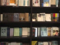 -钟书阁(松江泰晤士小镇店)