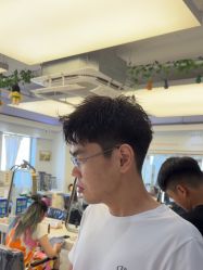 -镁连社·美联社
