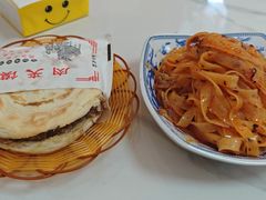 -晓峰手工擀面皮(新民街总店)