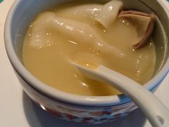 酸萝卜炖土猪肚汤-湘上湘(米其林餐厅-正大中心总店)