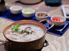 酸汤嫩滑鱼片-小大董·烤鸭(凤凰汇店)