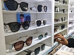 -天空之镜眼镜店蔡司依视路授权店(天通苑店)