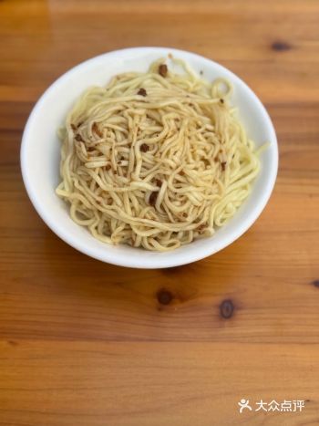 今早包个车去雁南飞和叶帅故居，师傅先带我们去吃一碗梅
