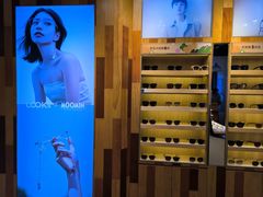 -LOOK眼镜·蔡司依视路配镜(宝山万达店)