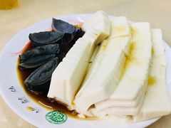 皮蛋豆腐-天津乾毓德饭庄·清真传统炒菜·海鲜烧烤(咸阳路店)