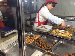 都是年轻的妹妹在卖-北坦杨家干炸里脊(总店)