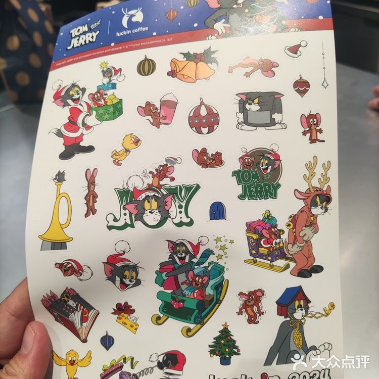 开在星巴克正对面的瑞幸