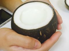 -志龙皇冠吃货椰子铺
