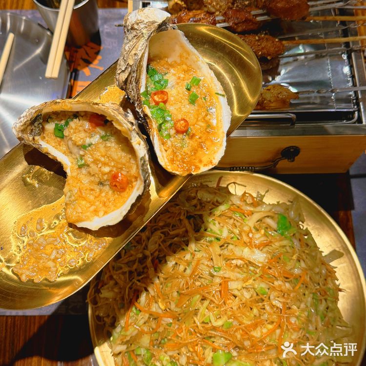 吃个烧烤…没想到拍到了人生的照片…🥹