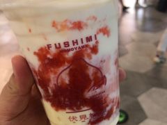 招牌草莓大福奶茶大杯-伏小桃(雁塔MOMOPARK店)