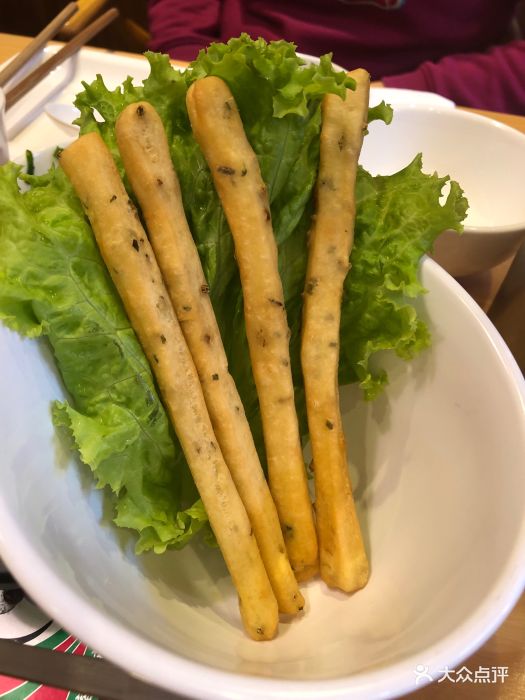 腾里·野山菌火锅茴香小油条图片 - 第1张