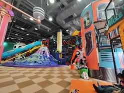 -欧酷世界动力星球(王府井奥莱UP TOWN店)