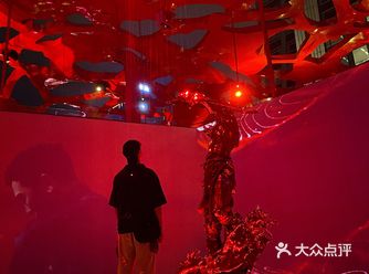 超火免费展览// 国风红雕塑展 明星打call
