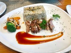 -Chom Cafe and Restaurant