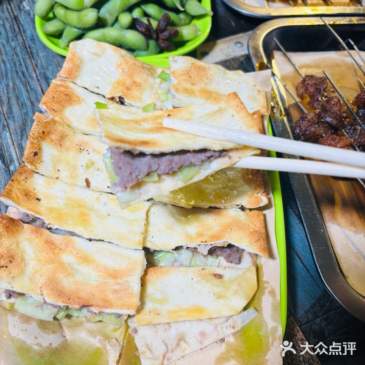 西安城墙脚下 本地人会反复去的烧烤店