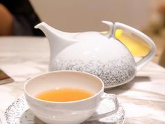 蜜桃路易波士绿茶-théATRE 茶聚场(王府中環店)