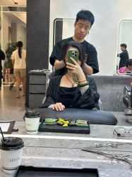 -苏豪美发S A L O N烫发染发